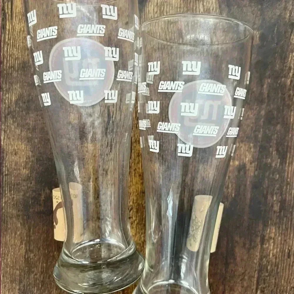 Set of 2, NFL New York Giants Pilsner glasses.